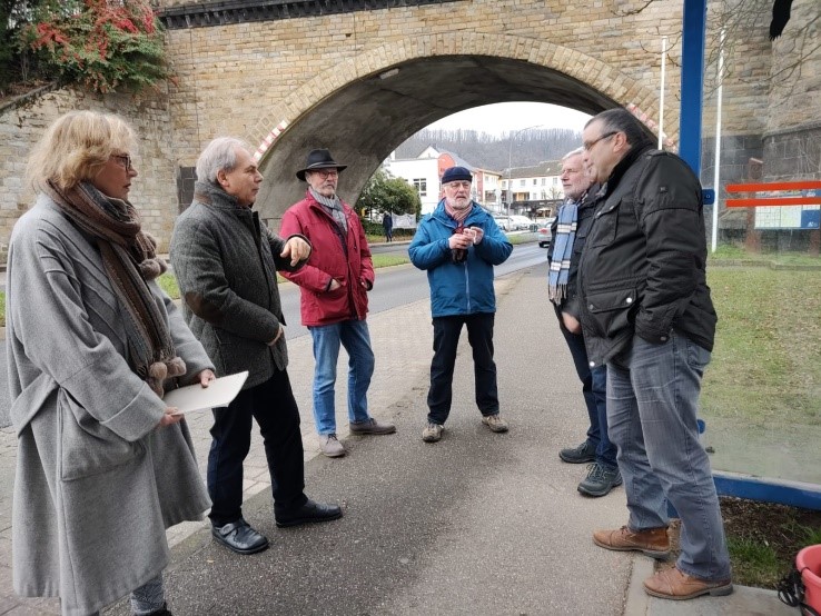 Unhaltbar und gefährlich: Verkehrsführung an der Gülser Eisenbahnbrücke muss geändert werden!